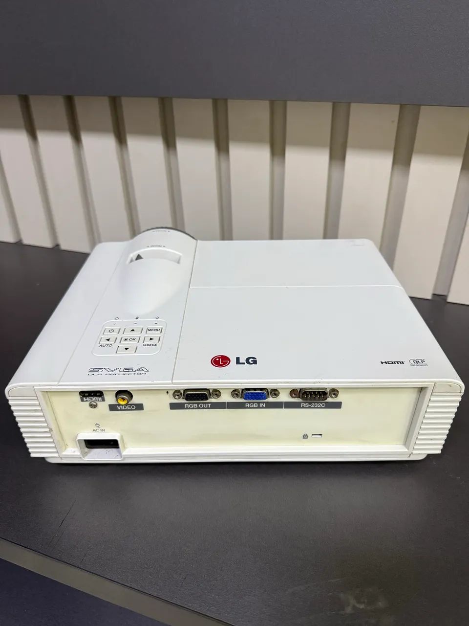 Projetor LG BE325-SP em ótimo estado - Imagem excelente e potente - Foto 4
