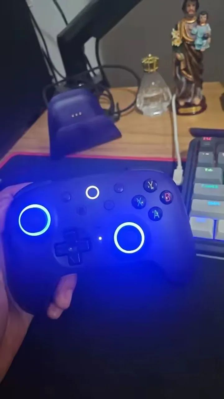 Controle Sem Fio 8BitDo Ultimate 2 com Base de Car. Tri-Mode Multi Plataforma Roxo - Foto 4