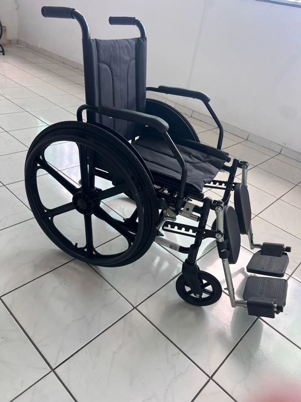Vendo Cadeira de Rodas