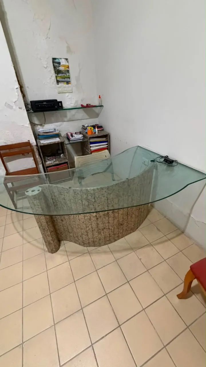 MESA DE ESCRITORIO EM GRANITO E VIDRO TEMPERADO