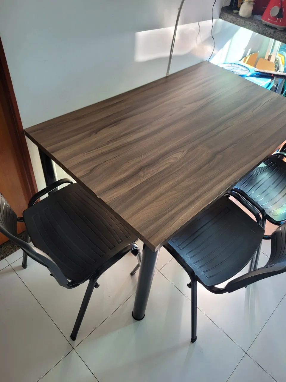 Mesa de Jantar acompanhada de 3 cadeiras - Foto 3