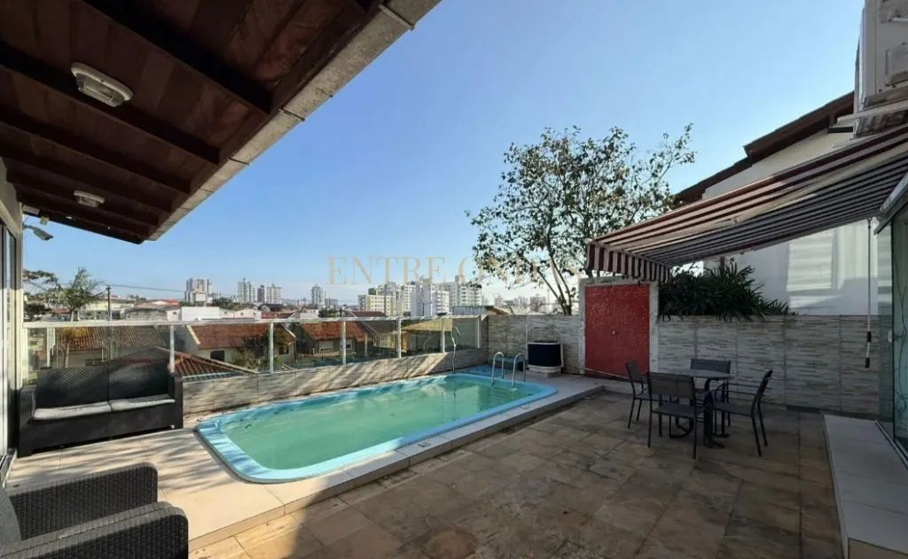 Casa com 5 quartos no bairro Jardim Atlântico, Florianópolis.