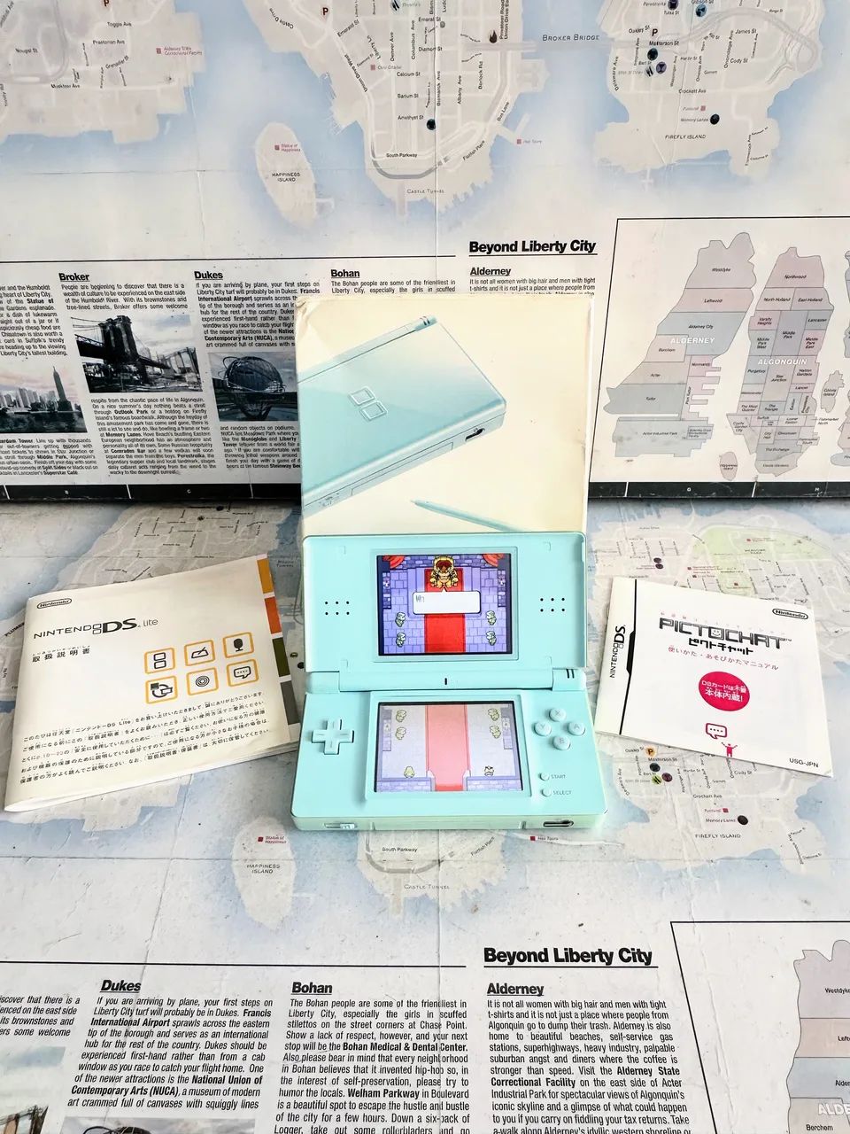 Nintendo DS Lite Ice Blue na caixa.
