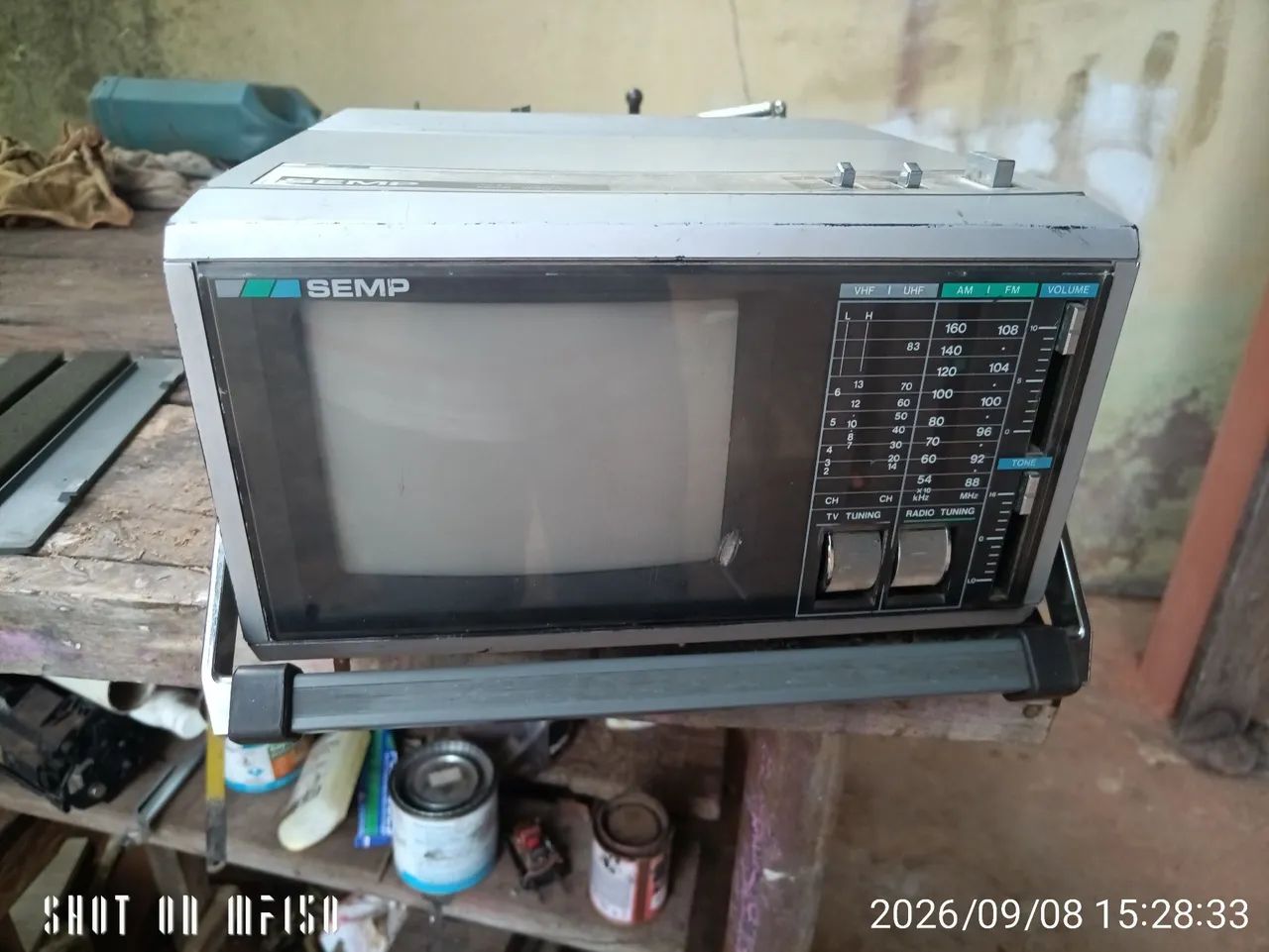 Vendo Mini TV e rádio 5 polegadas de tela marca Semp antiga não funciona e coleção  - Foto 3