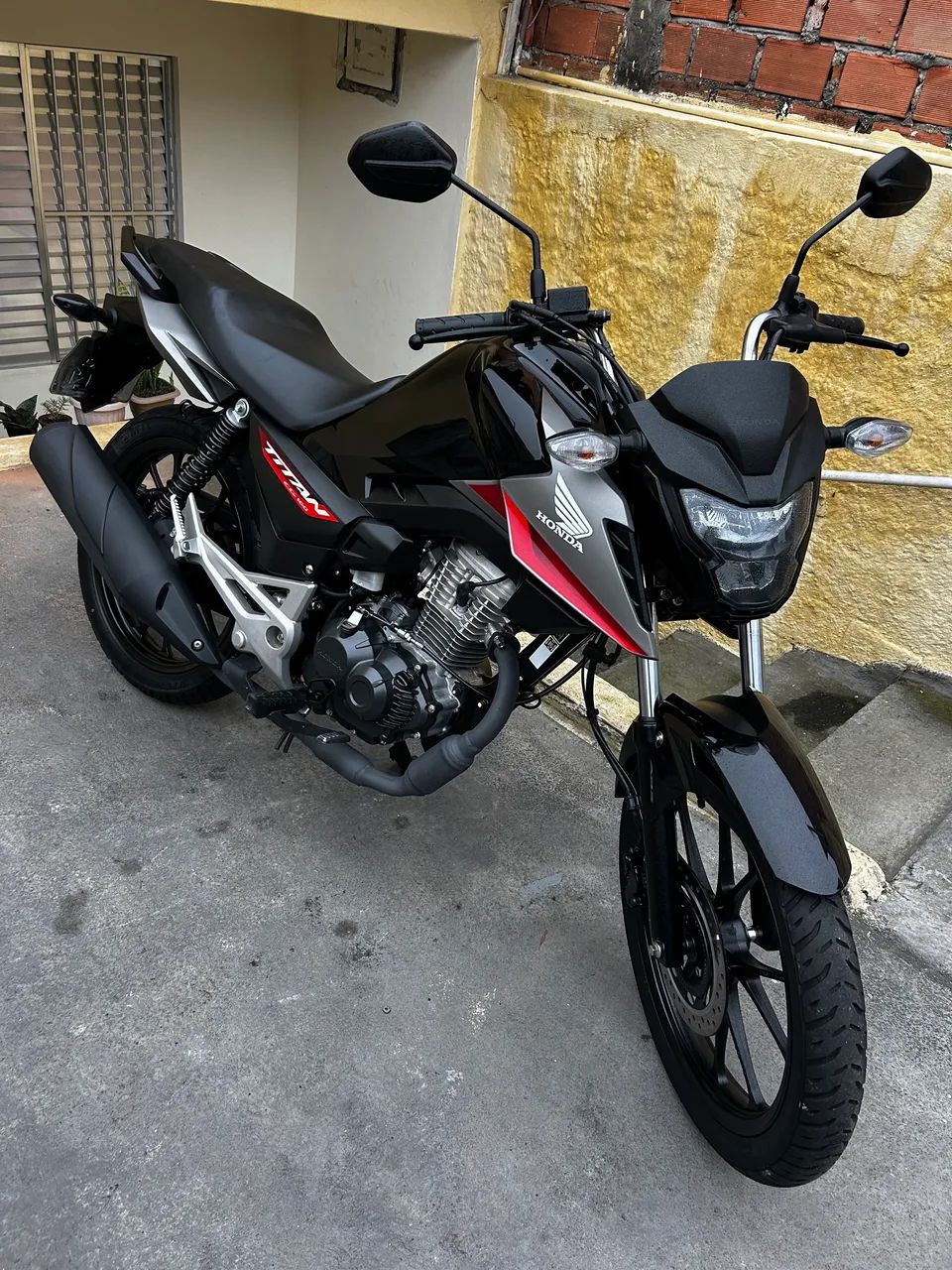 Titan 160 