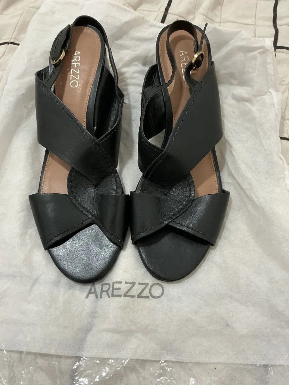 Sandália de couro preta Arezzo - Foto 5