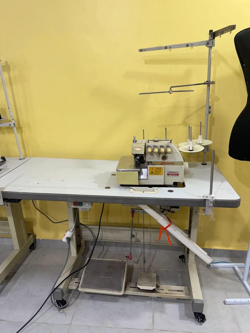 VENDO MÁQUINA INTERLOCK - Foto 4