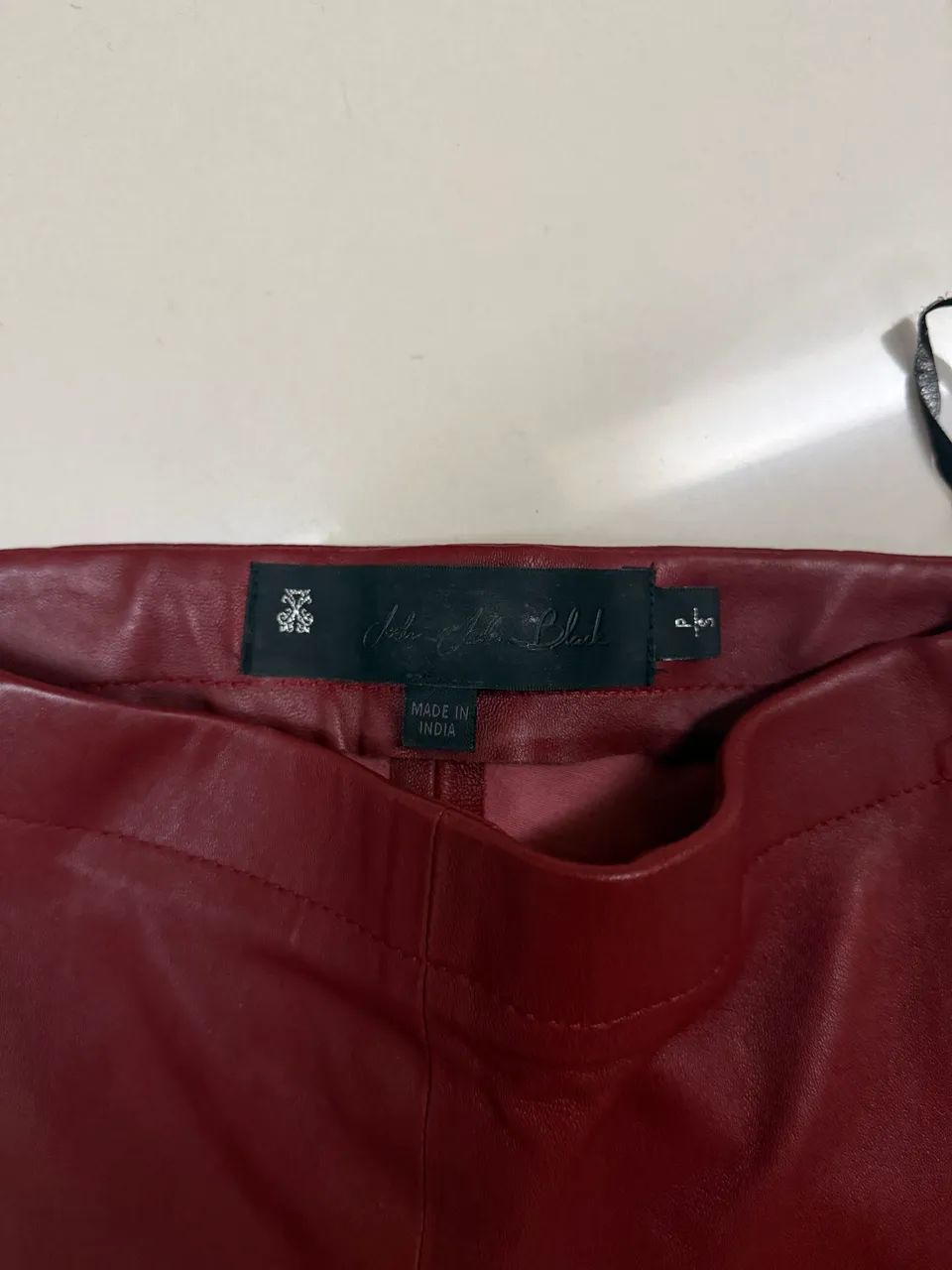 Calça de couro John John original - vinho/bordô - tam P - Foto 2