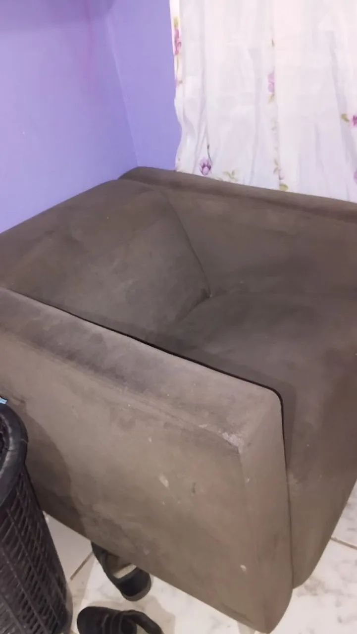 Vendo poltrona, bem conservada, com os 4 pés  - Foto 2