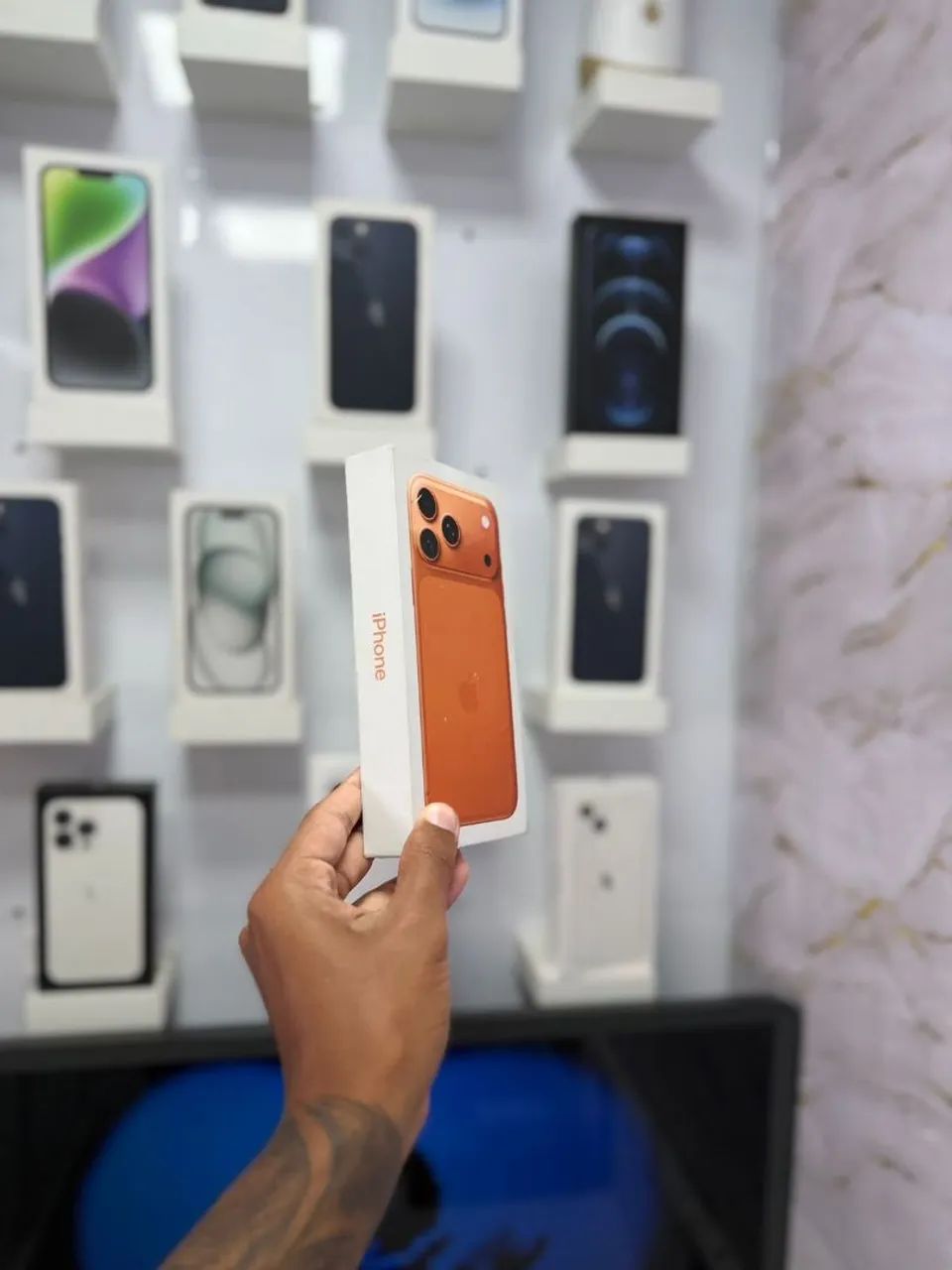 IPHONE 17 PRO MAX  256GB LARANJA<br>R$ 8.599,00 TOP - Foto 2