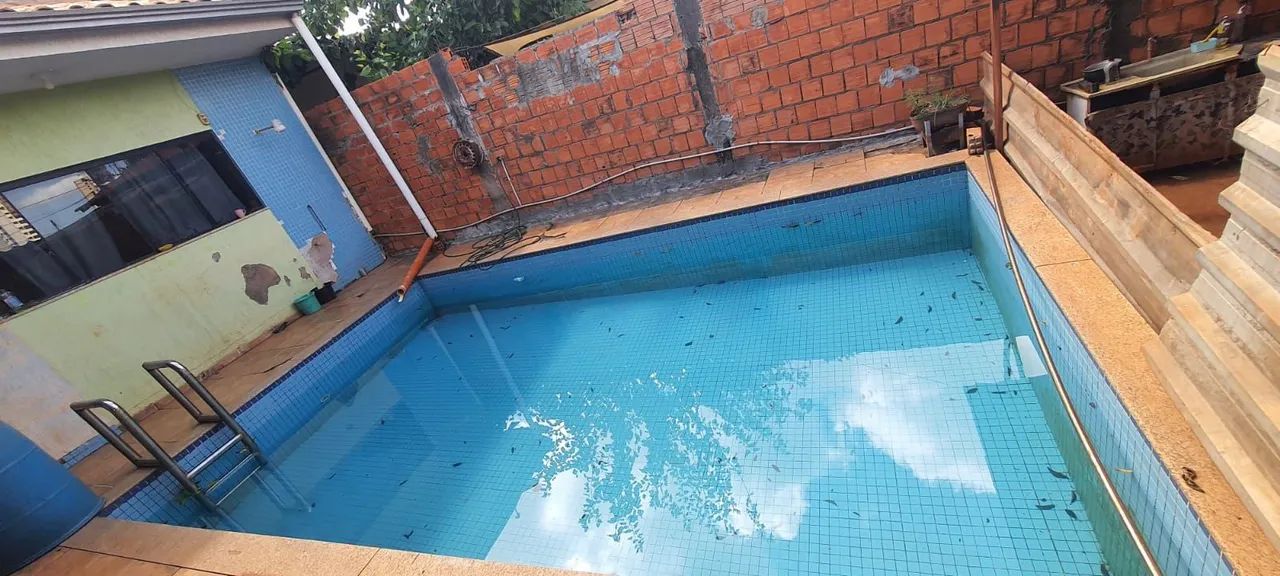 ? CASA À VENDA COM PISCINA + SALÃO COMERCIAL - Foto 2
