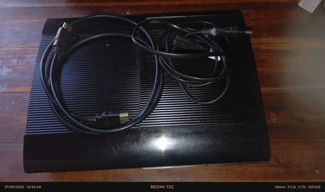 PS3 Super Slim Semi-novo 