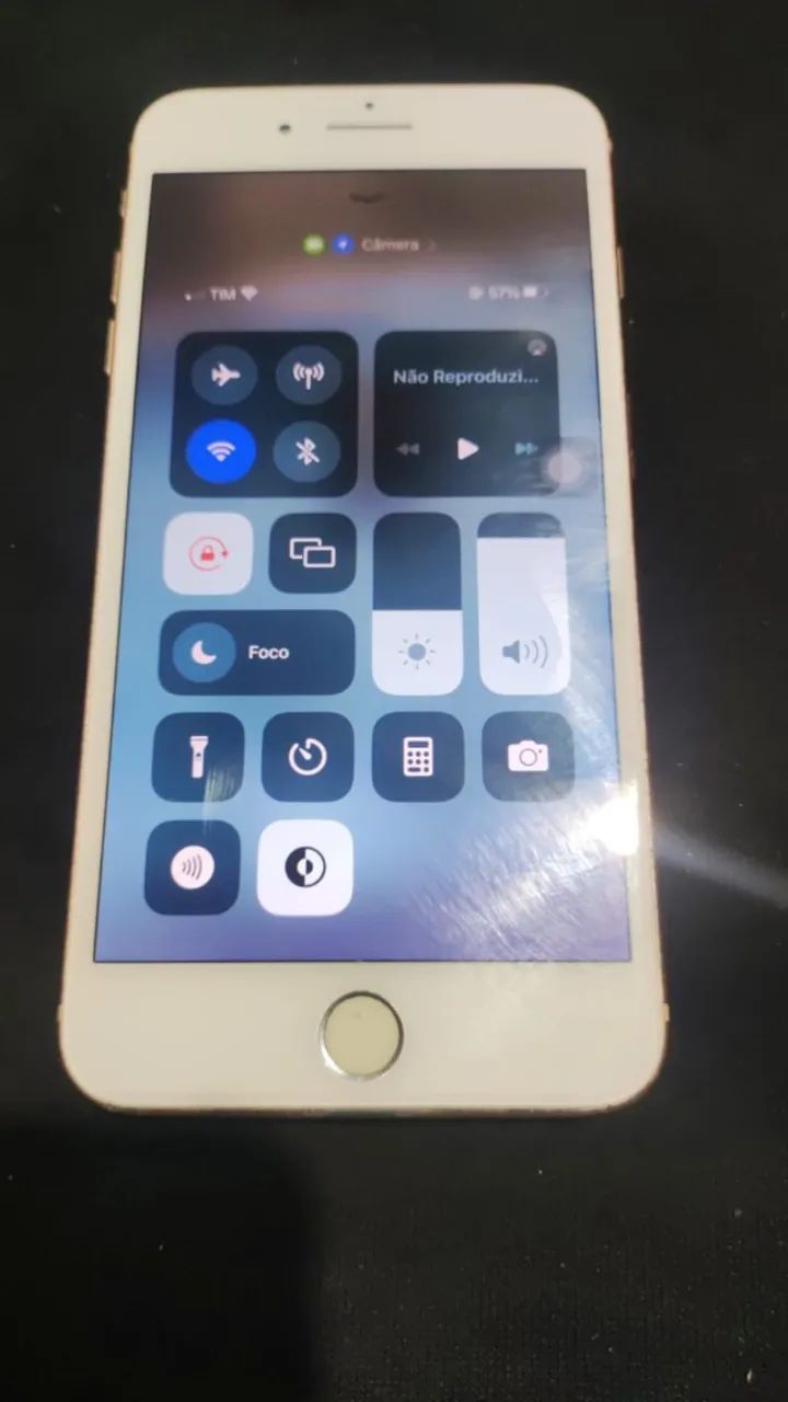 iPhone 8plus valor 400$ ? celular perfeito carregador e fone 