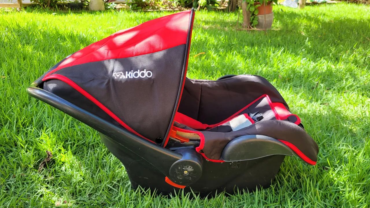Carrinho de bebê + bebê conforto Kiddo Helios