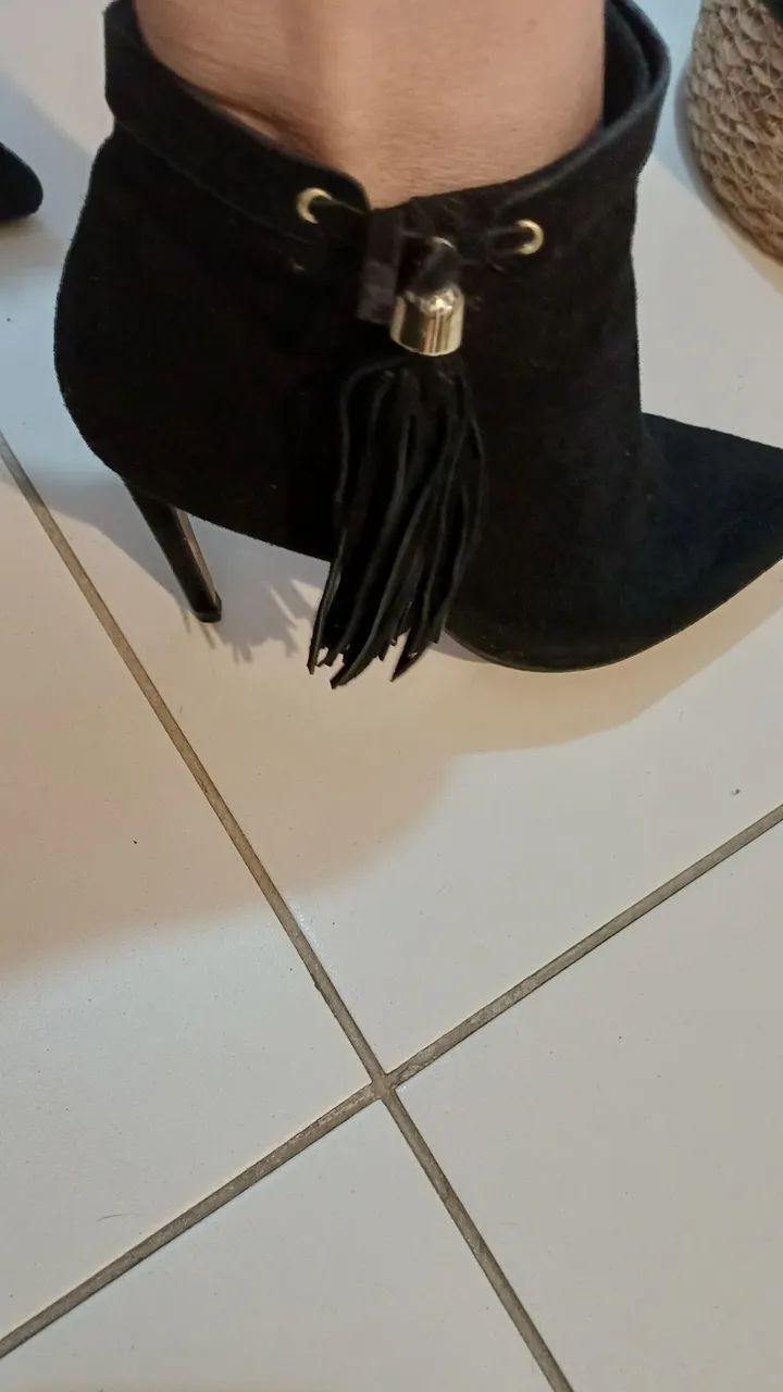 Vendo Bota Arezo $230 e Sandália SchutZ $200 - Foto 3
