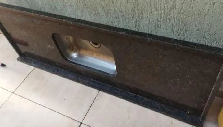 Pia de granito e cuba inox com 1 metro e 60 cm 