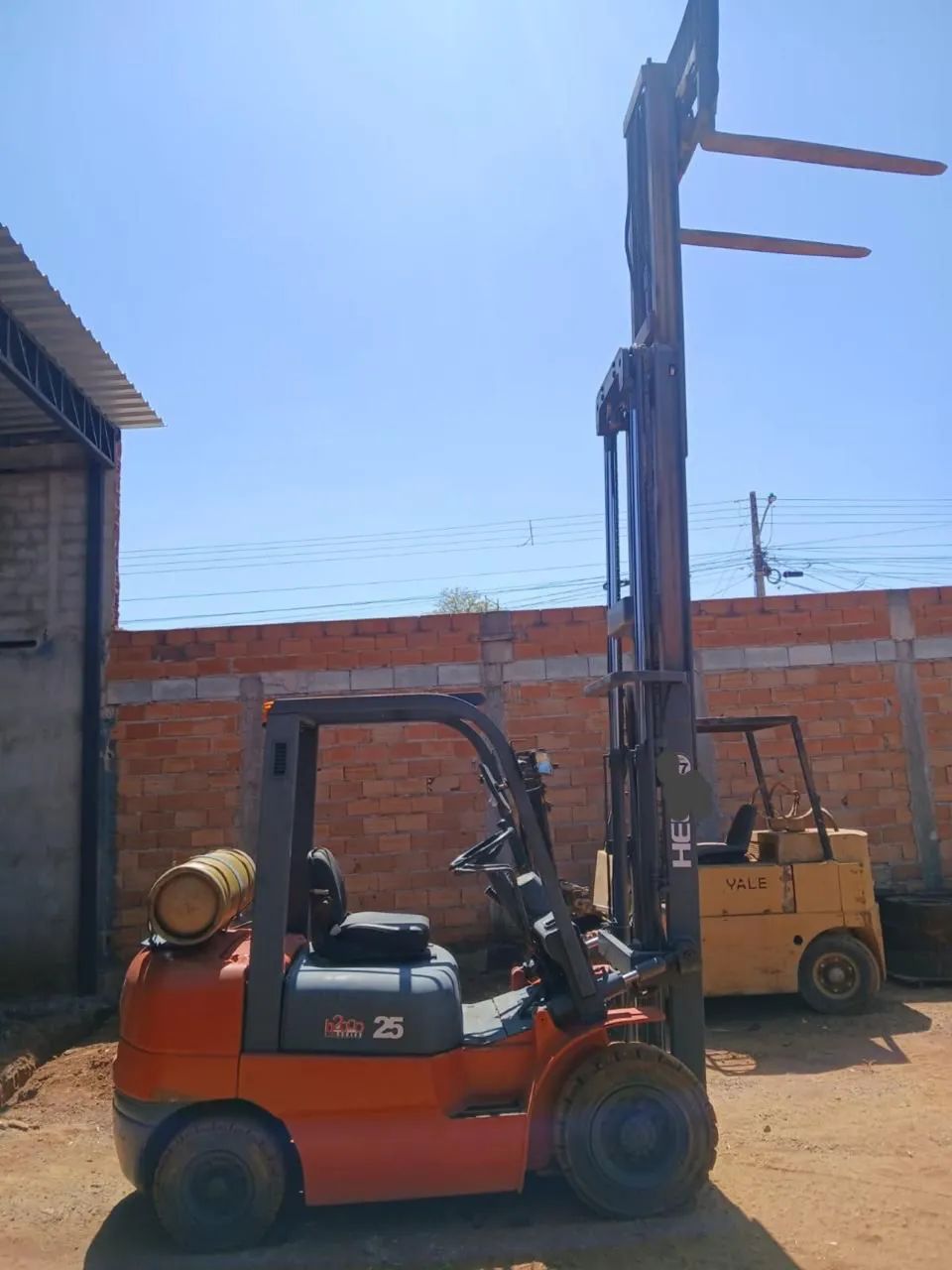 Empilhadeira Heli 2,5 ton 2011 - Foto 2