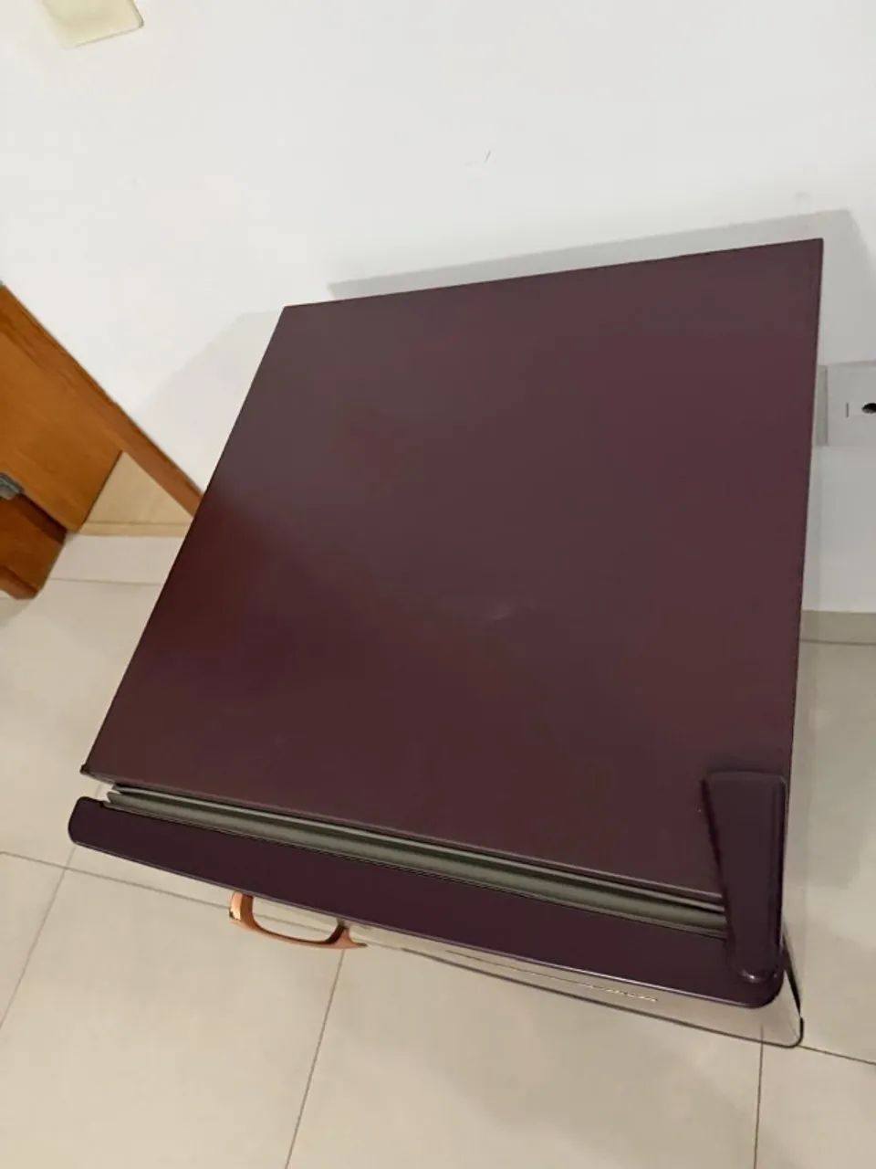 Frigobar Brastemp Retrô 76L Marsala - 127V - Foto 4