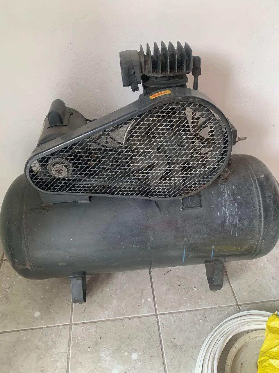 Compressor  semi novo 100 Libra  - Foto 2