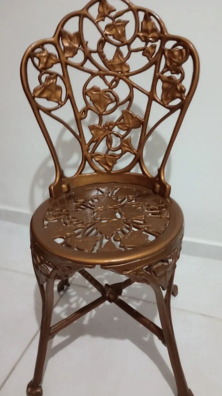 Cadeira Decorativa em Ferro Fundido - Acabamento Bronze - Foto 2