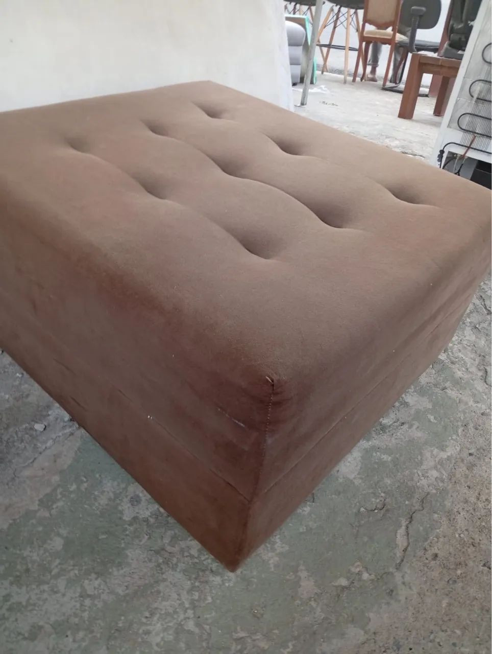 Mesa puff acolchoado marron - Foto 4