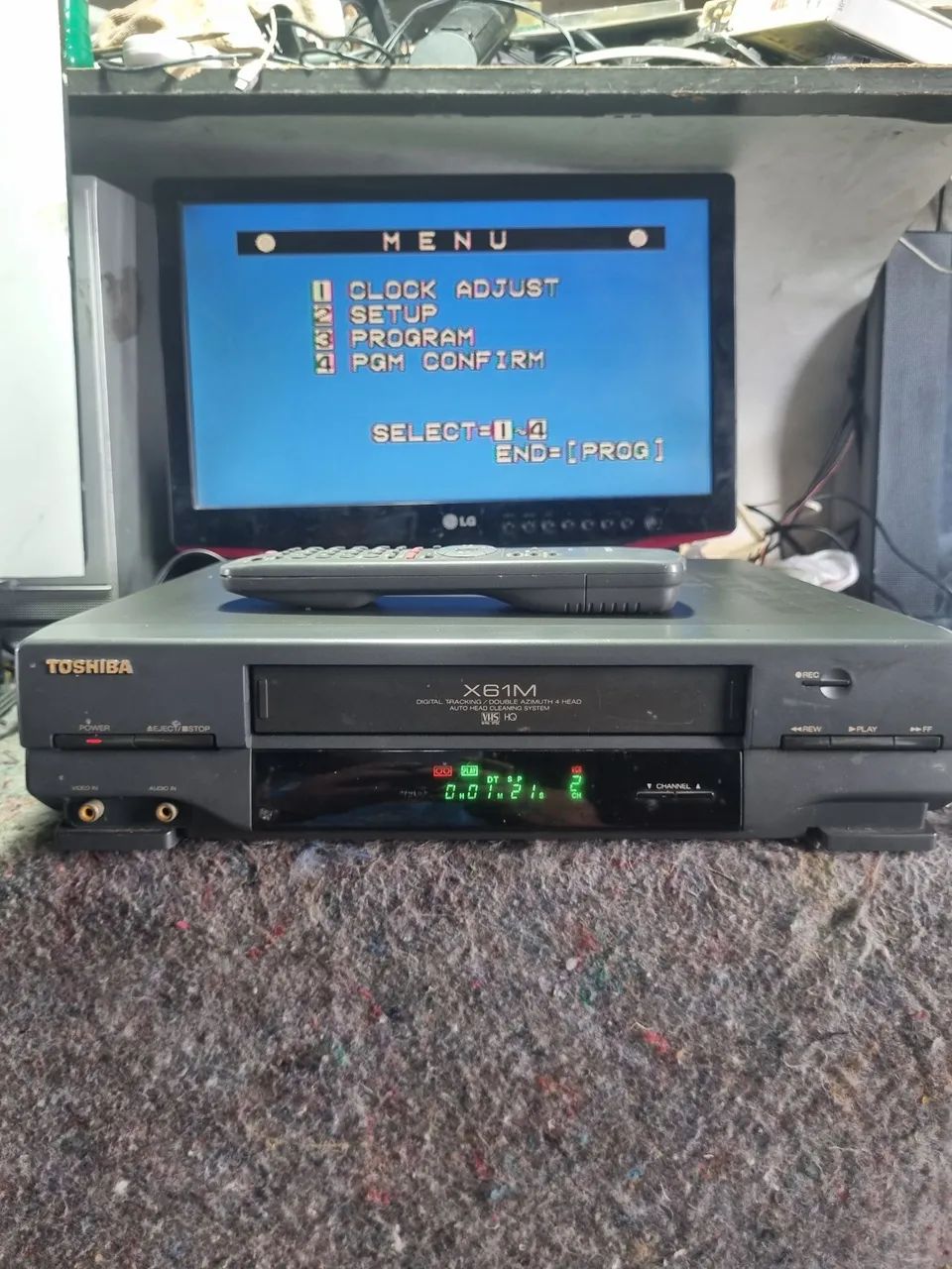 vídeo cassete toshiba x61m funcionando  com controle remoto - Foto 4