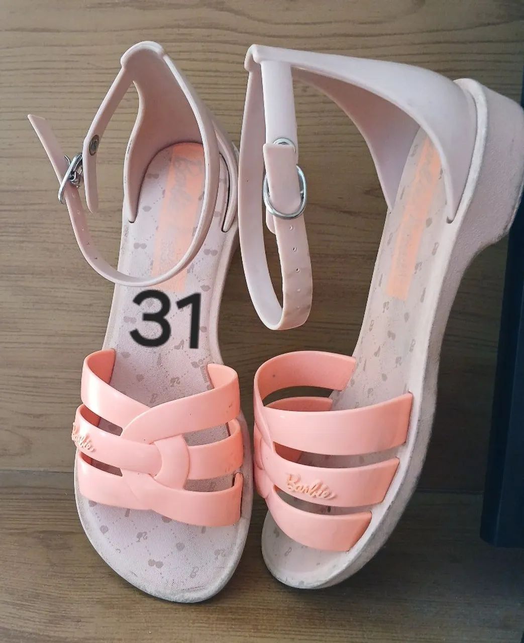 Sandália e crocs tam 31 - Foto 2