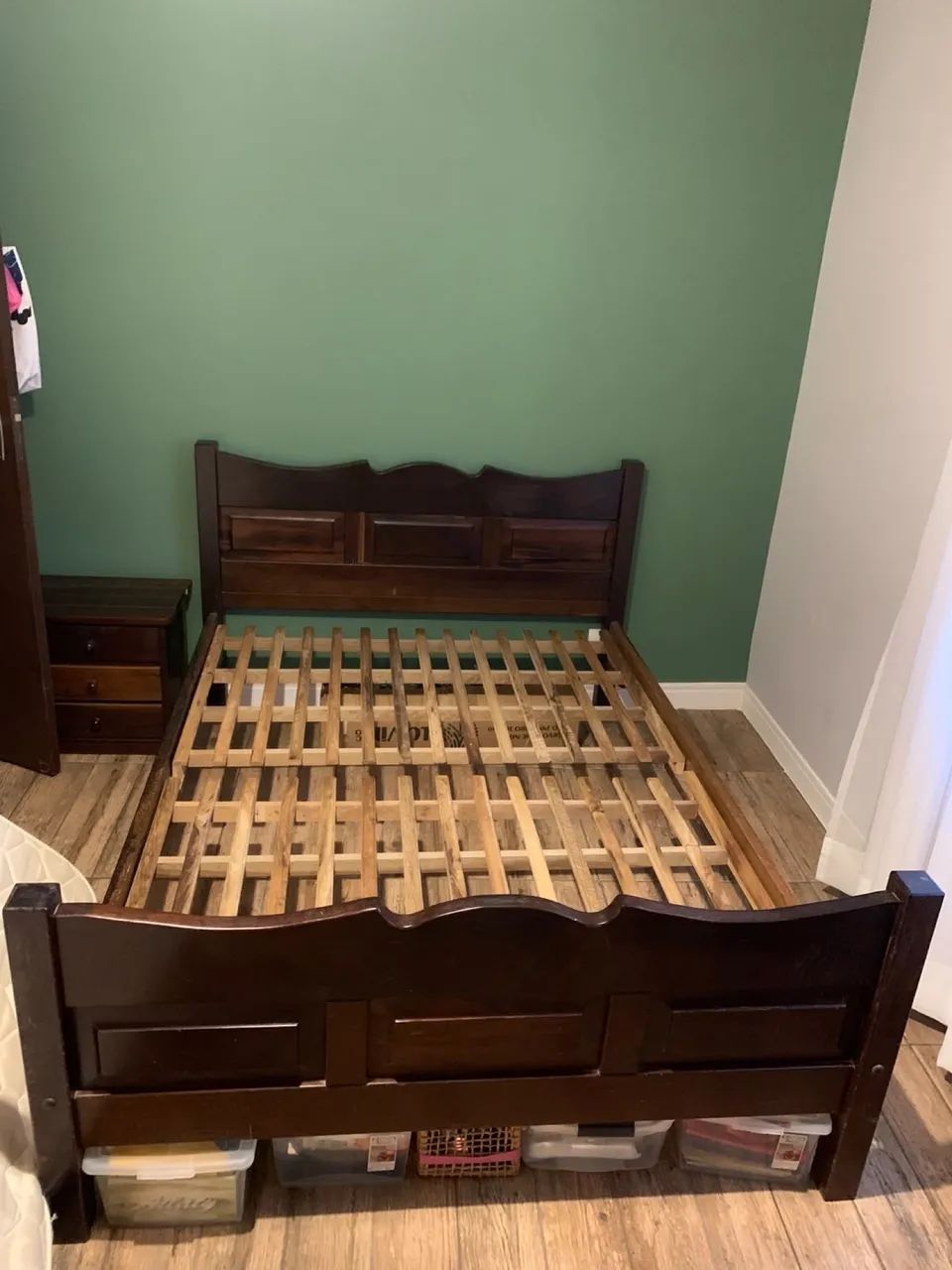 Cama casal de madeira maciça