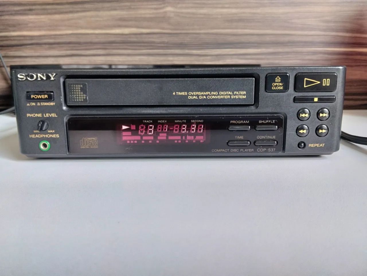 Compact disc player CDP-S37 Raro!