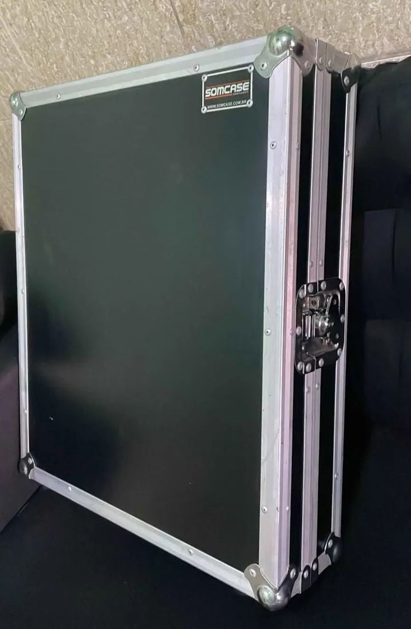 Mesa de som Yamaha 16 canas com case  - Foto 3