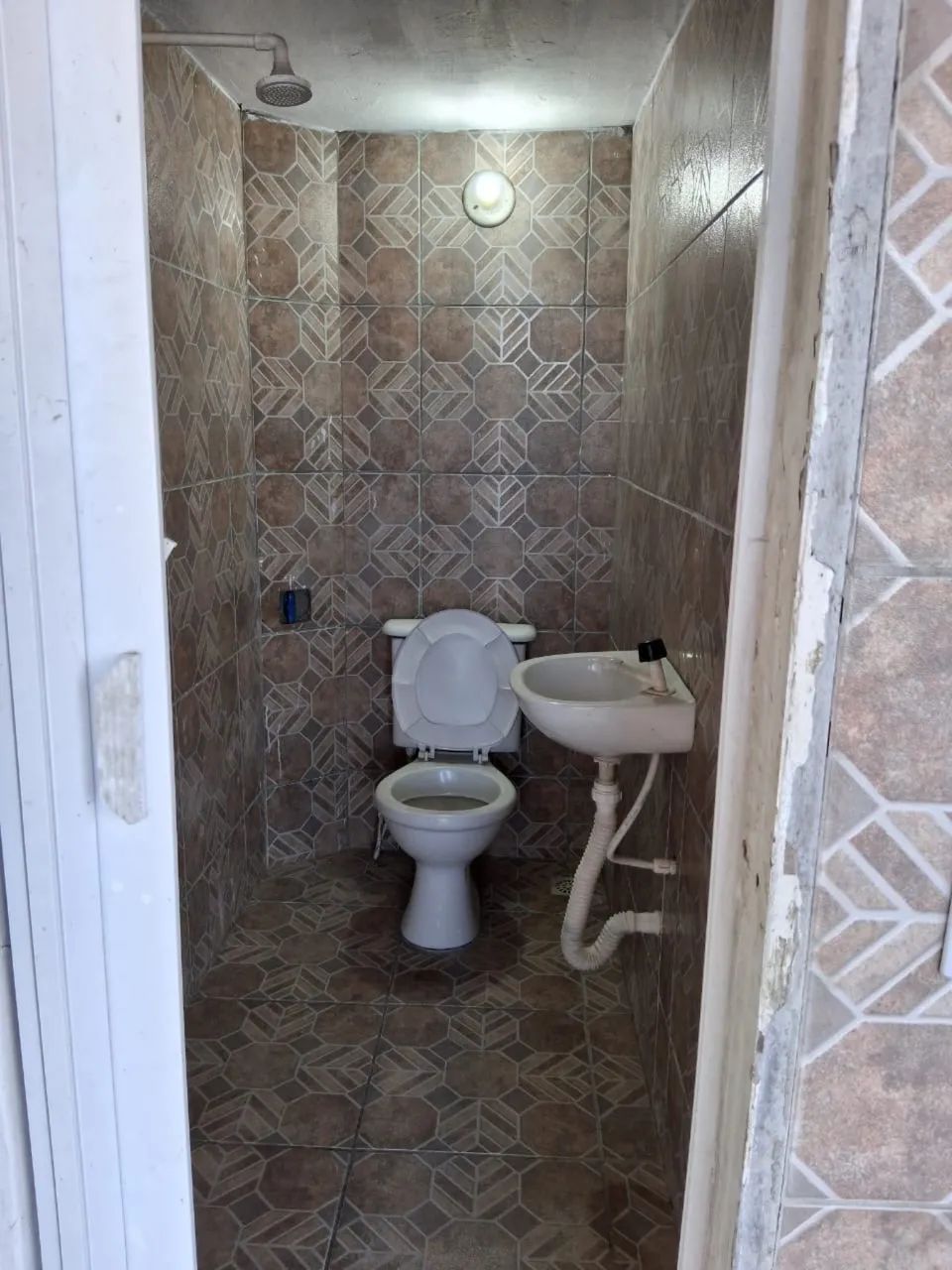 ALUGA-SE CASA COM COBERTURA NA AV. MISTER HULL  - Foto 2