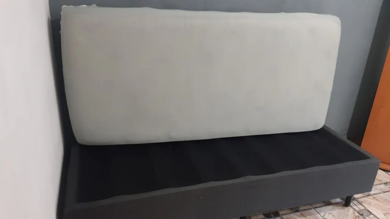 Vende-se cama de solteiro com colchão 
