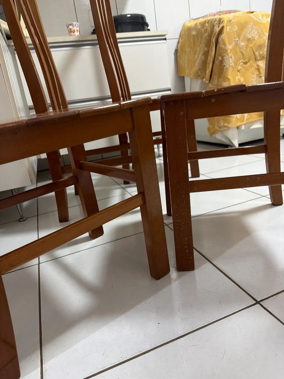 Jogo de 4 cadeiras de madeira  - Foto 2