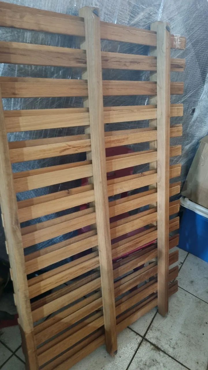 Cama de casal, com colchão,  madeira bruta - Foto 2