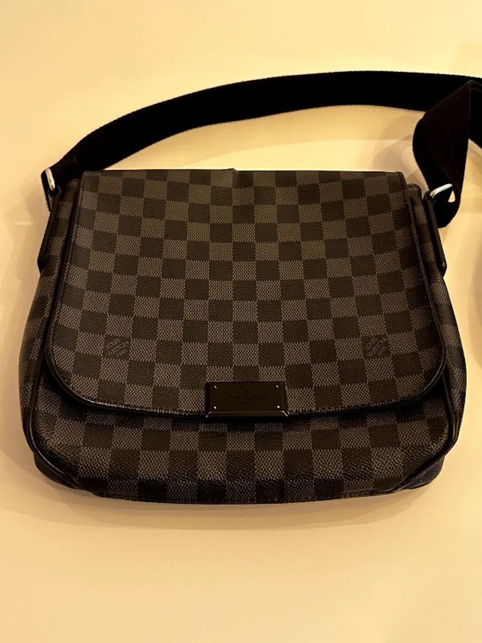 Bolsa Carteiro Louis Vuitton District PM
