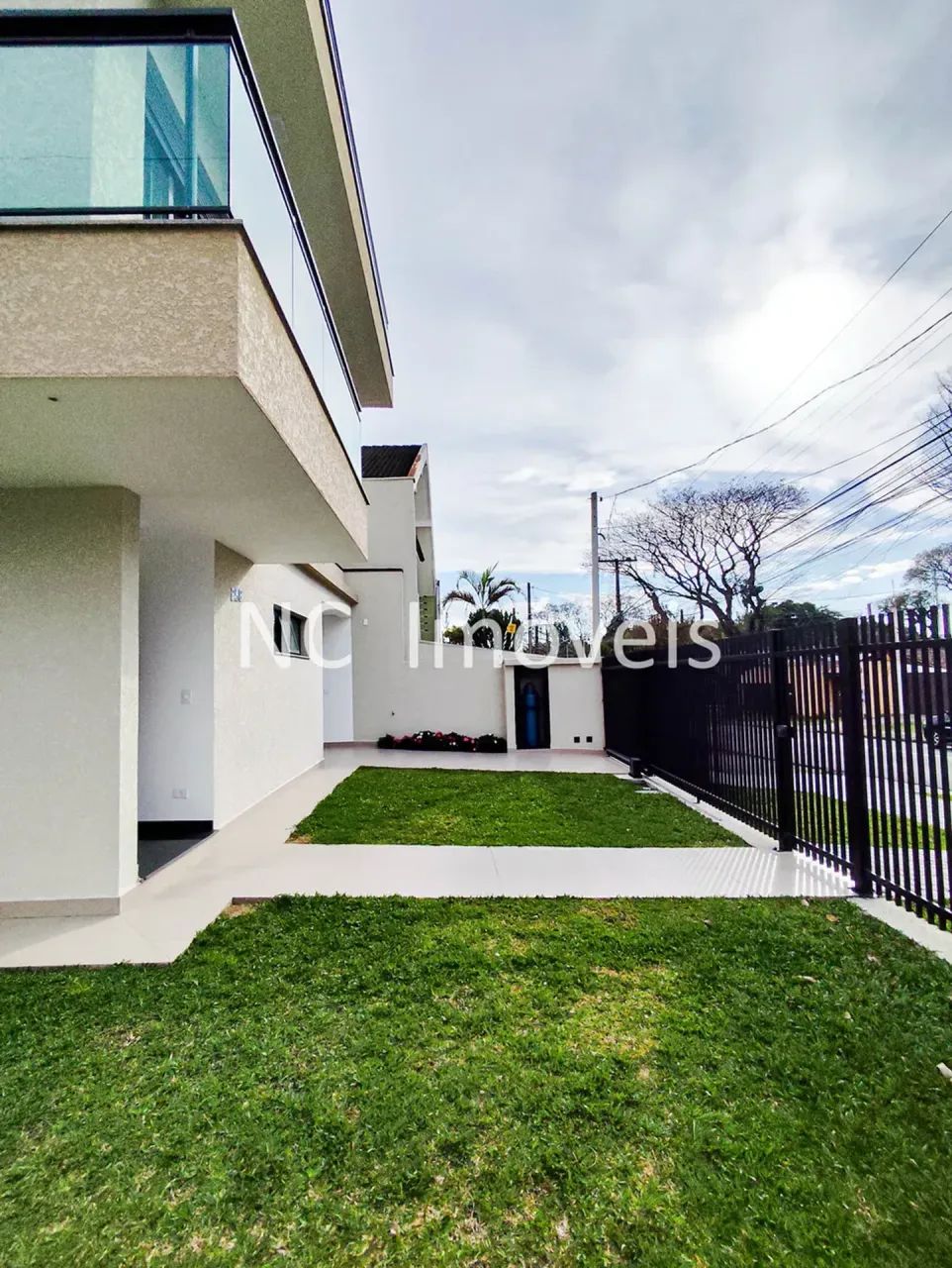 Linda casa com amplo quintal e terraço!!! - Foto 4