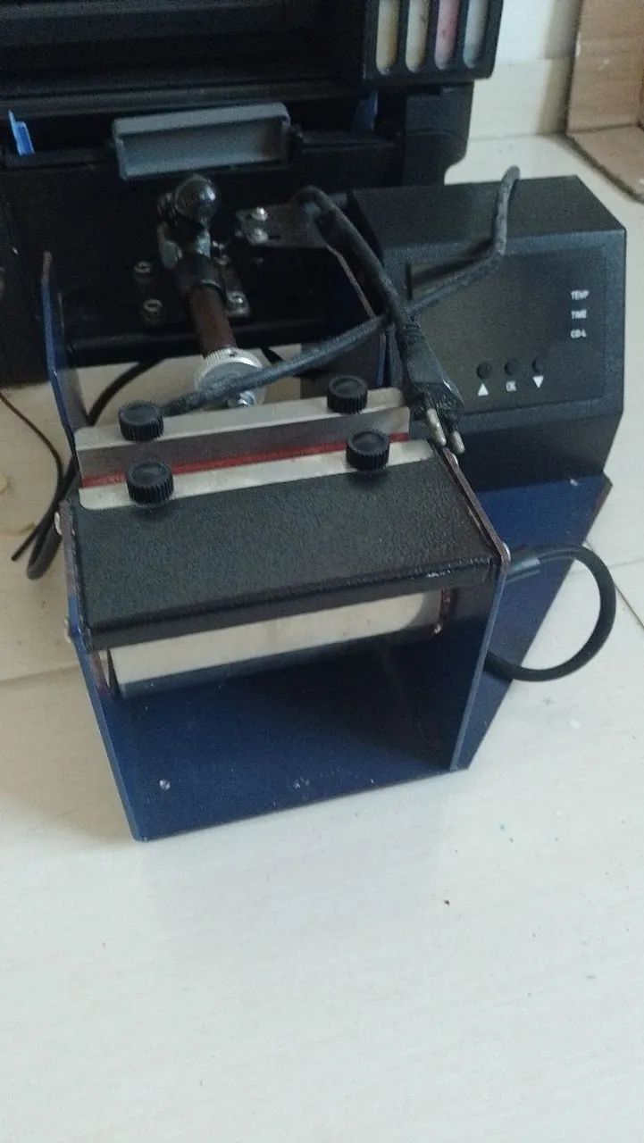 Máquina de estampar caneca