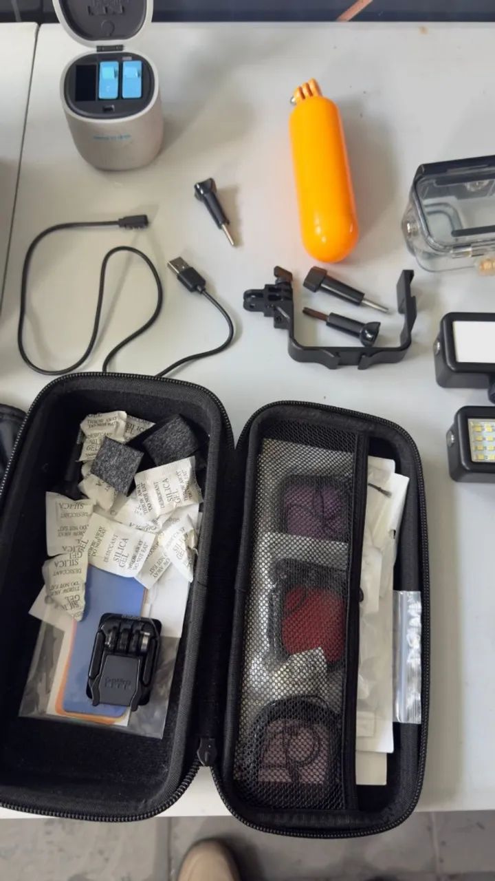 Go Pro Hero 10 Black com varios acessorios e case  - Foto 2