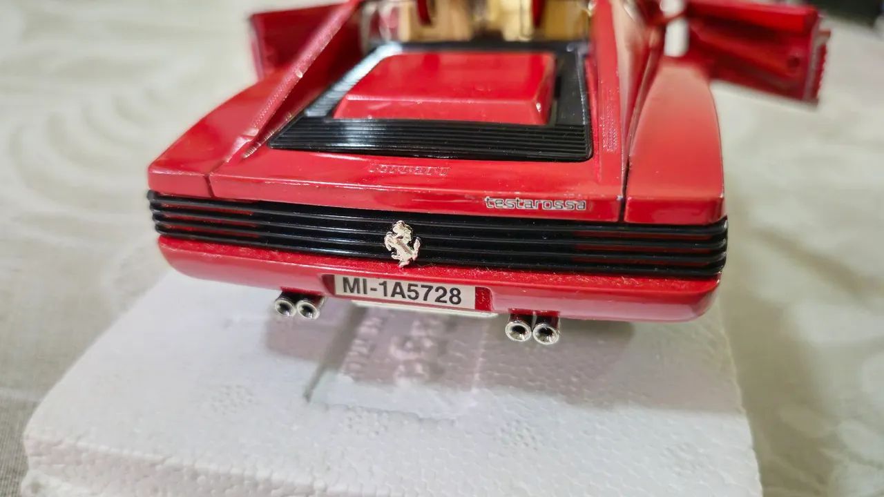 Ferrari Testarossa 1984 Burago 1/24 - Foto 4