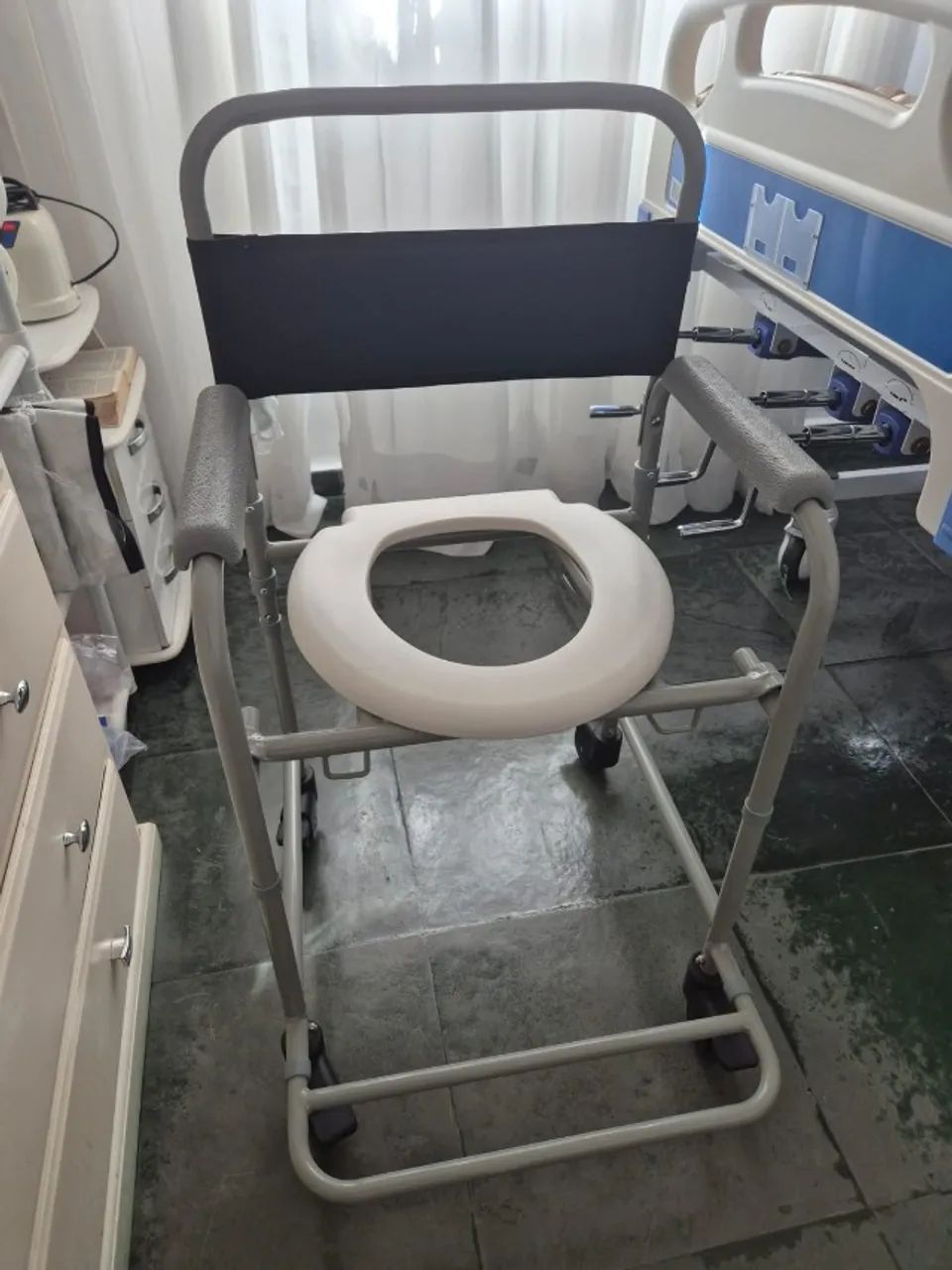 Cadeira de Banho Dellamed sem uso