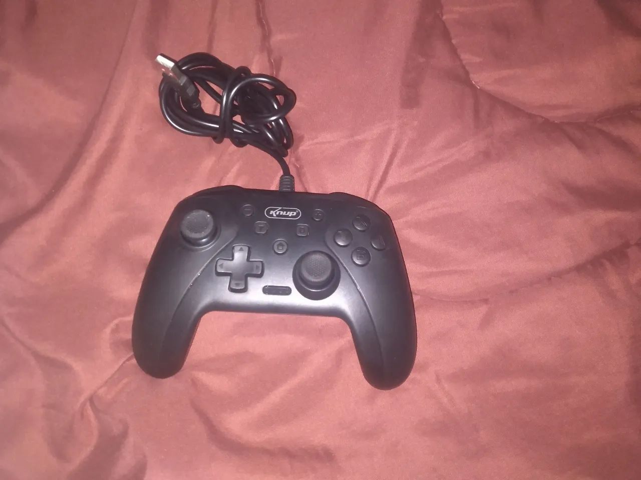 Controle com fio da marca Knup