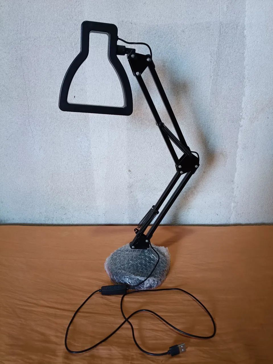 Luminária LED de mesa - Foto 4
