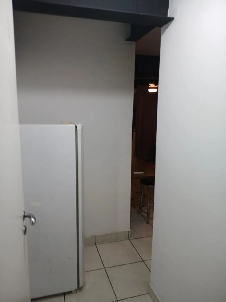 Kitnet mobiliada no Centro de Barra Mansa. - Foto 2