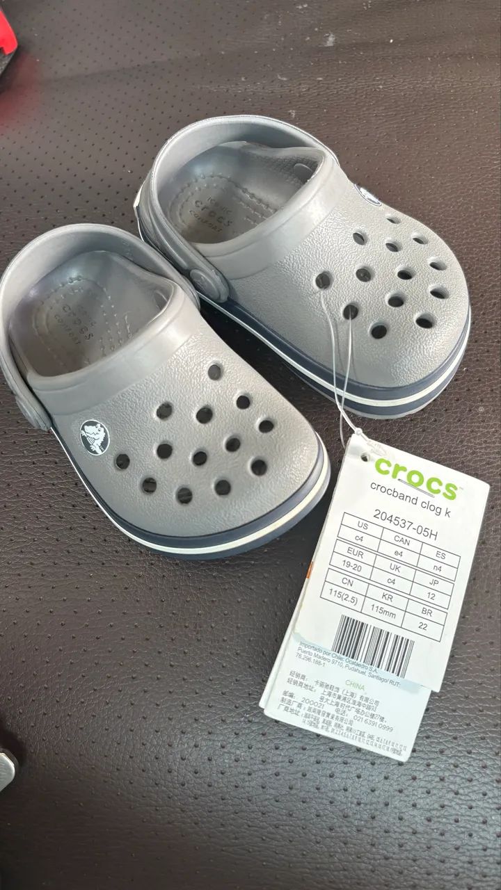Crocs infantil com etiqueta 