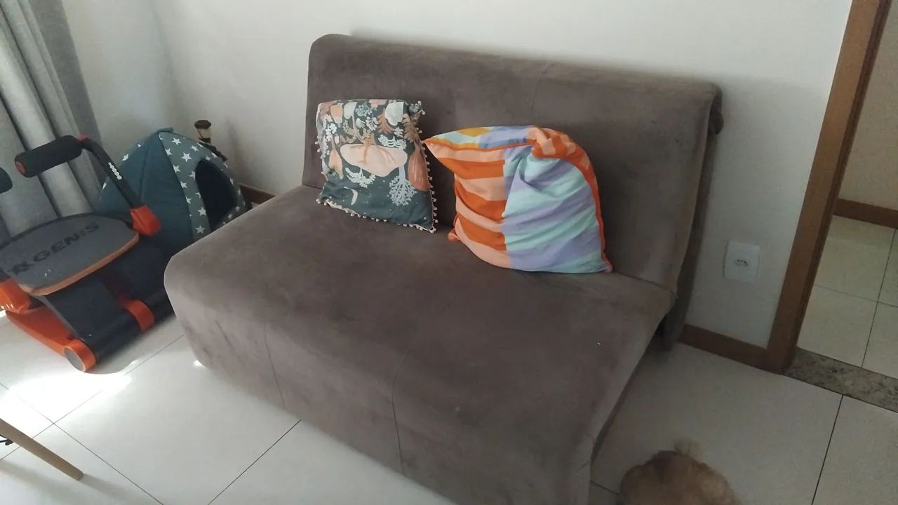 Sofá cama, tecido de veludo., 3 anos de uso