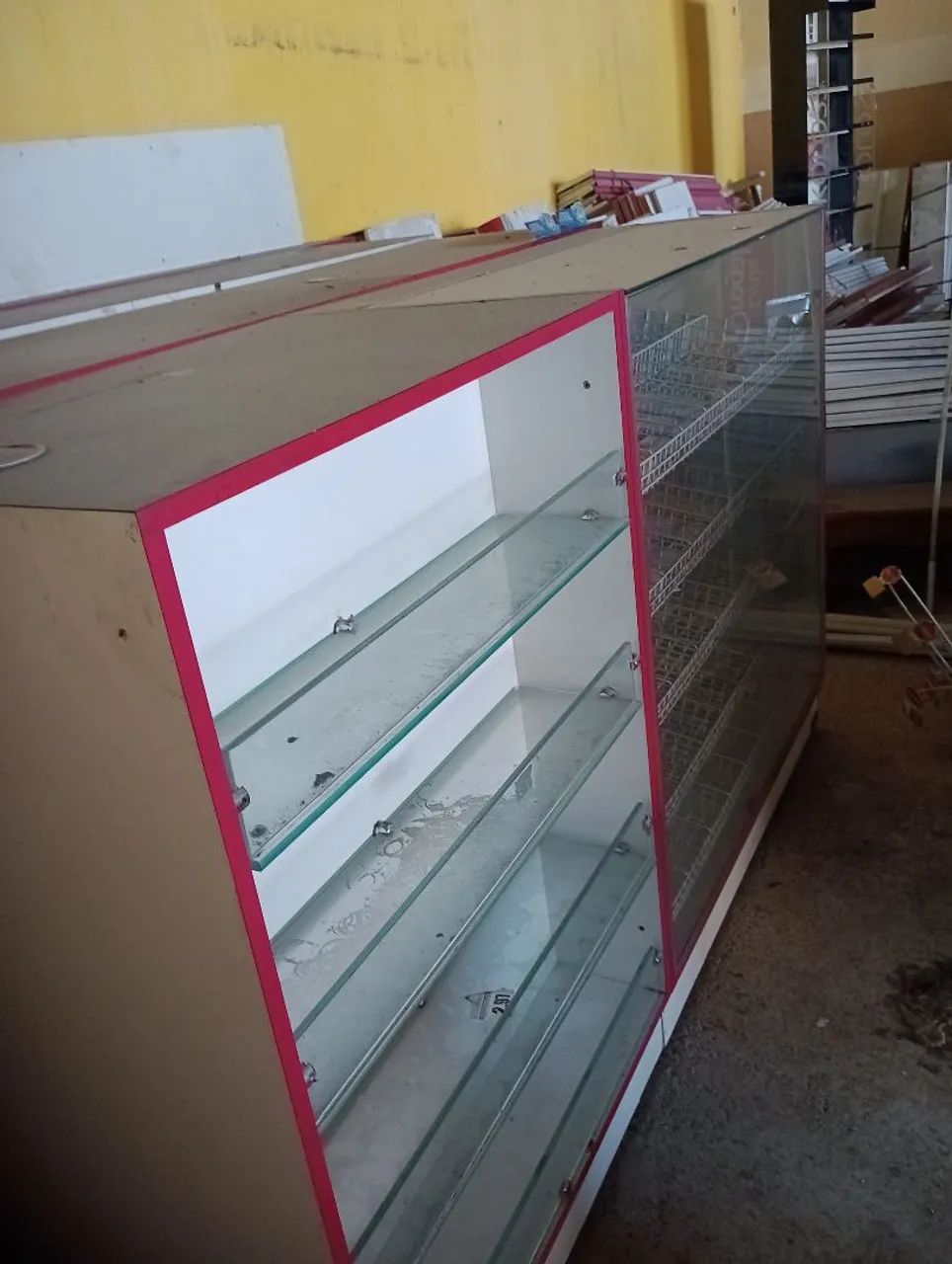 Mobiliario para Drogaria pratilheiras e balcoes - Foto 4
