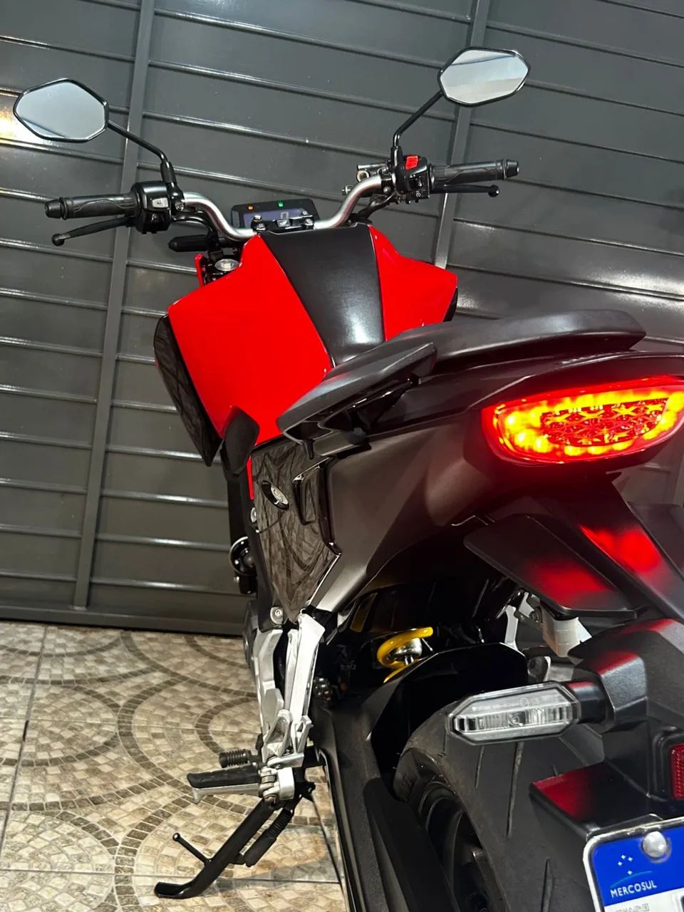 Vendo cb 300f