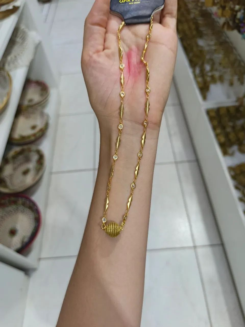 Colar semi joia com pingente de capim dourado - Foto 2