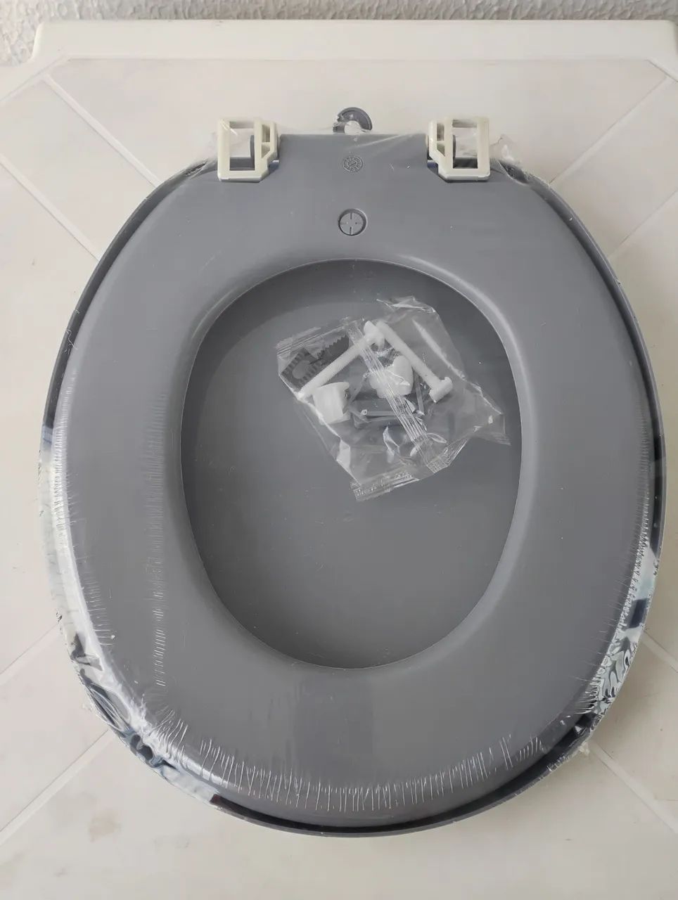 Assento sanitário Astra cinza  - Foto 2