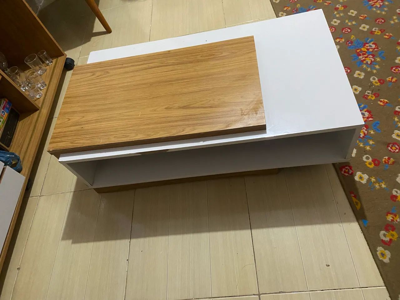 Mesa de Centro Moderna / Retrô (Branca com Tampo Amadeirado)